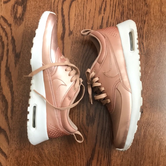 Nike Thea rose gold size 8.5 like new - Picture 2 of 5